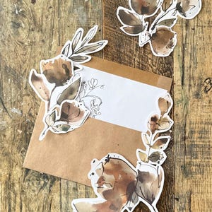 Fiori di carta tagliati con cura
