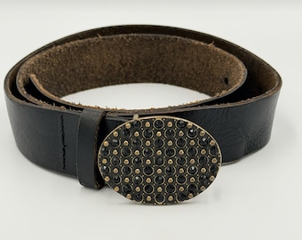 Cinturón de cuero Y2K con hebilla de pedrería negra y dorada, estilo western punk glamuroso, talla única.