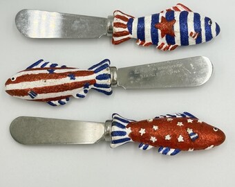 Esparcidores de pescado patrióticos VTG Boston Warehouse con estrella roja, blanca y azul.