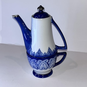 Bombay Company Stackable Tea Pot With Tea Cup Vintage Blue & White Porcelain Set