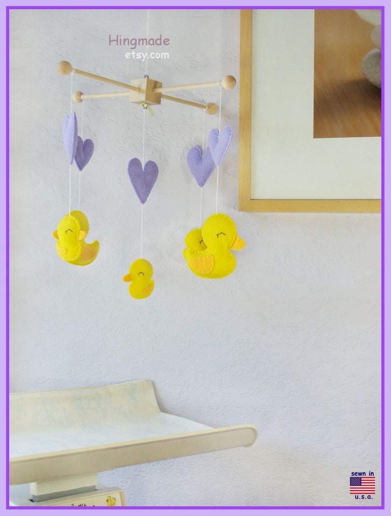 Duck Baby Mobile: Lavande Purple Hearts et Yellow Duck Family Baby Crib Mobile image 4