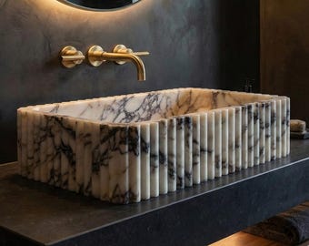 Lavandino in marmo Calacatta Viola intagliato a mano: lavabo da parete personalizzato per bagno di lusso