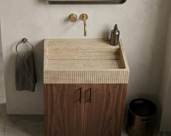 Travertin, schwimmende Eitelkeit, geriffeltes Waschbecken, Holzschrank, an der Wand befestigtes Badezimmermöbel