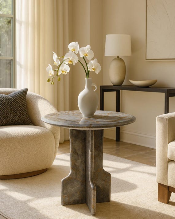 手作りの丸型大理石サイドテーブル：モダンなアクセントインテリア