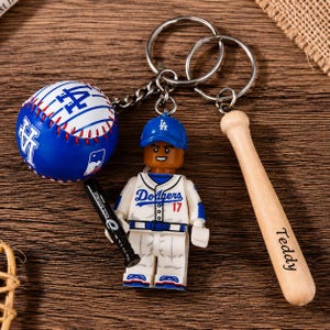 Llavero con minifigura de jugador de béisbol, regalo para aficionados al béisbol, llavero deportivo con mini bate y pelota, regalo para amantes del béisbol, llavero personalizado