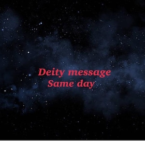 Peut inclure: Un fond bleu foncé et noir avec des étoiles blanches. Les mots "Deity message" et "Same day" sont écrits en rouge, centrés sur l'image. L'image a un thème céleste.