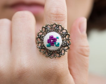 Cocktail ring with hand embroidered flower r002