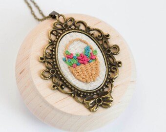 Flower basket necklace - hand embroidery -  - n076
