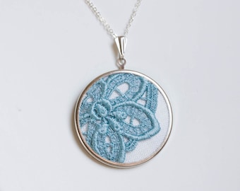 Lace necklace with ocean blue lace l016