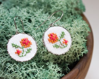 Dangle earrings with hand embroidered flowers e011