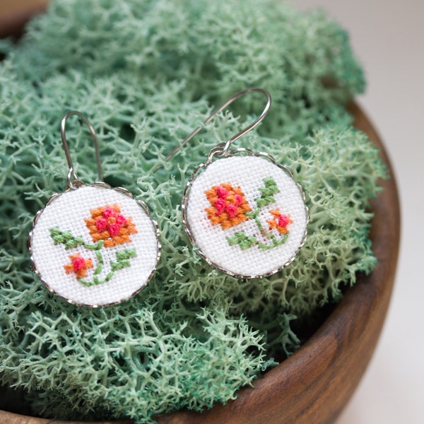 Dangle earrings with hand embroidered flowers e011