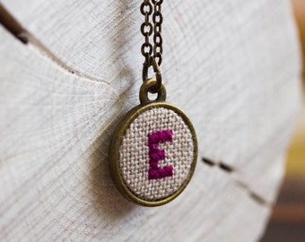 Cute initial necklace in vintage style, personalized, custom color i003