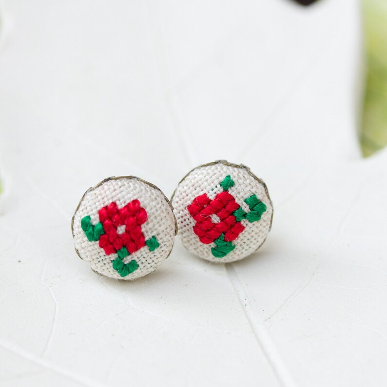 Tiny violet stud earrings floral button studs e004 image 2