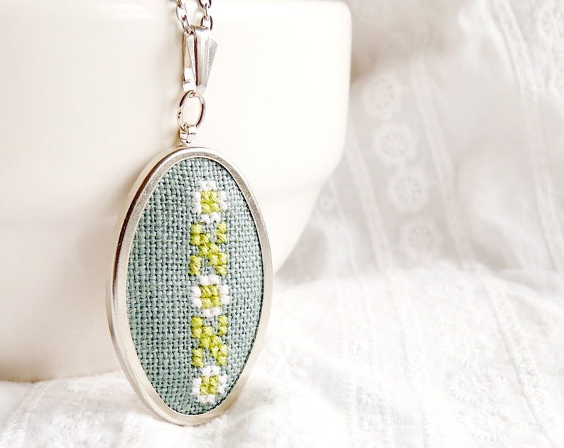 Cross stitch floral necklace in green n037 image 2