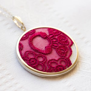 Lace necklace with fuchsia dark pink lace l029 image 3