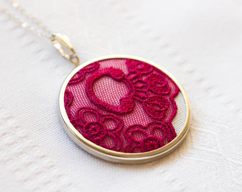 Lace necklace with fuchsia dark pink lace l029 image 3