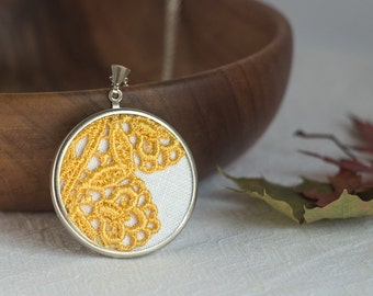 Lace necklace with Autumn yellow lace l008