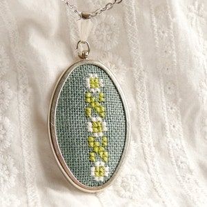 Cross stitch floral necklace in green n037 image 3