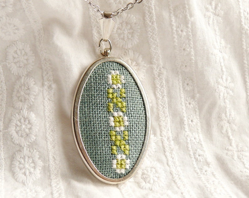 Cross stitch floral necklace in green n037 image 3