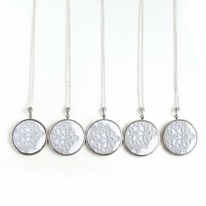 Grey lace necklaces for bridesmaids l009 image 2