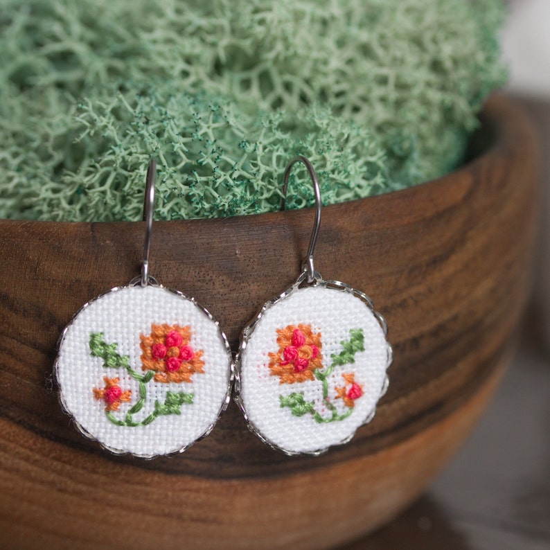 Dangle earrings with hand embroidered flowers e011 image 3