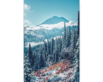 Lebendiges schneebedecktes Mount Rainier