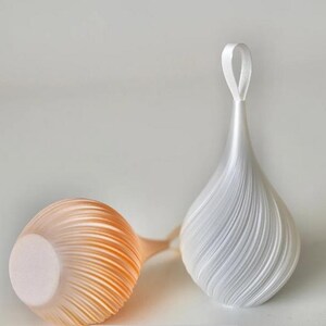 Ornis Christmas Decoration, Elegant Ornament, Modern Swirl Bauble,Minimalist Holiday Decoration image 3
