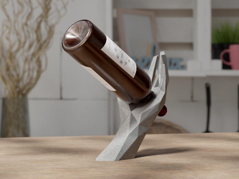Låg poly vinflaskhållare – Modern flytande vinställ bild 5