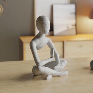Hemelse Resonantie: Abstracte Menselijke Sculptuur, Zwevend Meditatiebeeld afbeelding 2
