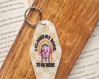 Llavero de correo de libros: Cerré mi libro para estar aquí