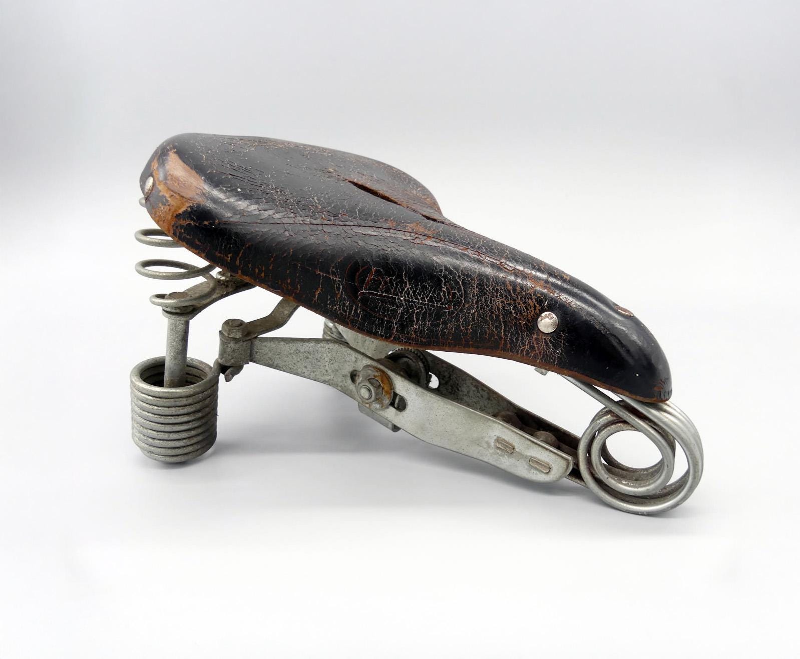 Men's leather bicycle saddle by Lepper - model Primus E2581
