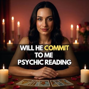 Può includere: Una donna con i capelli scuri è seduta a un tavolo di legno con carte dei tarocchi e candele accese. Il testo recita "WILL HE COMMIT TO ME PSYCHIC READING" in lettere bianche e gialle. Petali di rosa rossi sono sparsi sul tavolo.