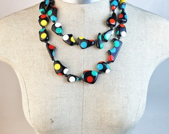 Sobral Dots Wave Collar de 42" de largo con lunares multicolores sobre cuentas de color negro azabache