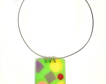 Collier Pendentif SOBRAL En Résine - Occasion, Parfait Pour Un Look Unique