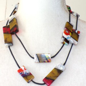 Collar Sobral Patchwork Mariane Multi Pattern de 114 cm de largo, hecho a mano con cuentas. imagen 2