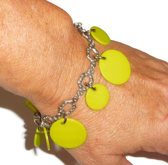 Sobral Fichas N34 Chartreuse Green Charm Disks on… - image 4