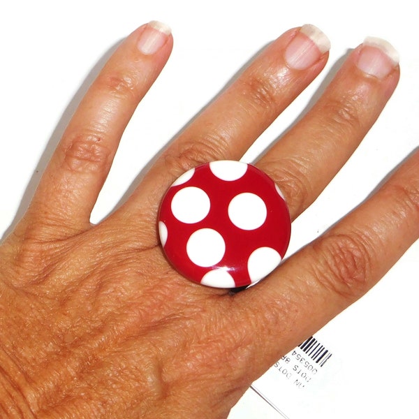 Bague tendance Sobral pois blancs sur perle rouge fabriquée par l'artiste