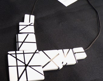 Sobral Street Marais - Collier tendance artisanal blanc et noir avec perles carrées