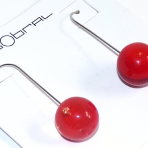 Sobral Planets Saturno Marte Red Bead Kolczyki wiszące wykonane przez artystę