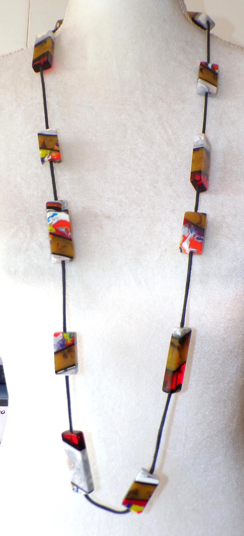 Collar Sobral Patchwork Mariane Multi Pattern de 114 cm de largo, hecho a mano con cuentas. imagen 4