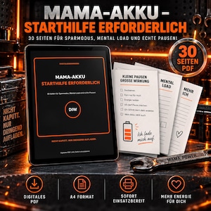 Könnte beinhalten: Ein digitales PDF-Dokument mit dem Titel MAMA-AKKU STARTHILFE ERFORDERLICH auf einem Tablet-Bildschirm, begleitet von ausgedruckten Seiten mit Checklisten und Text. Das Design verwendet schwarze, weiße und orangefarbene Töne mit industriellen Grafiken.
