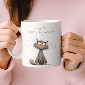 Funny cat mug – “I handle chaos with style” – Funny gift for women and men – Fun illustrated coffee mug – Sarcastic – Funny cat lover