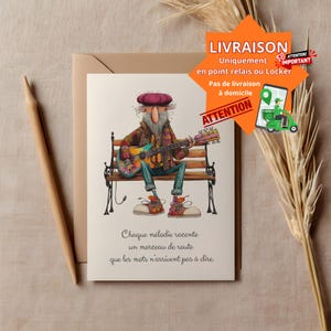 Puede incluir: Tarjeta de felicitación con una ilustración de un anciano tocando la guitarra en un banco del parque. El texto de la tarjeta dice: "Cada melodía cuenta un trozo del camino que las palabras no pueden decir."
