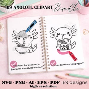 Peut inclure: Un cahier &agrave; spirales ouvert avec deux illustrations d'axolotls. L'un mange des nouilles, l'autre boit du th&eacute; au lait. Le texte indique "169 AXOLOTL CLIPART Bundle" et "SVG - PNG - AI - EPS - PDF 169 designs haute r&eacute;solution."