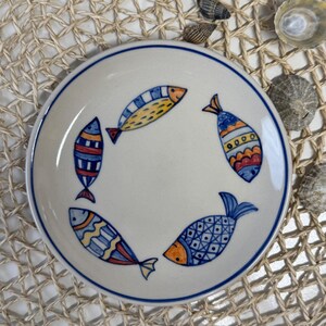 手描き陶器皿 魚と貝のデザイン 現在、この商品の在庫はありません - Etsy