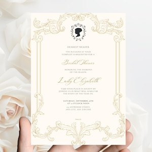 Może przedstawiać: Kremowe zaproszenie ze złotymi filigranami i tekstem. Na zaproszeniu widnieje napis "Drogi Czytelniku, Bridal Shower, Lady Elizabeth, sobota, 6 września o godzinie 13:00." Na górze znajduje się sylwetka kobiety.