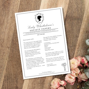 Puede incluir: Una hoja de papel impresa con el t&iacute;tulo "Lady Whistledown's Society Papers" en una fuente decorativa. El texto incluye detalles del evento y un mensaje al lector. El papel est&aacute; rodeado de flores rosas.