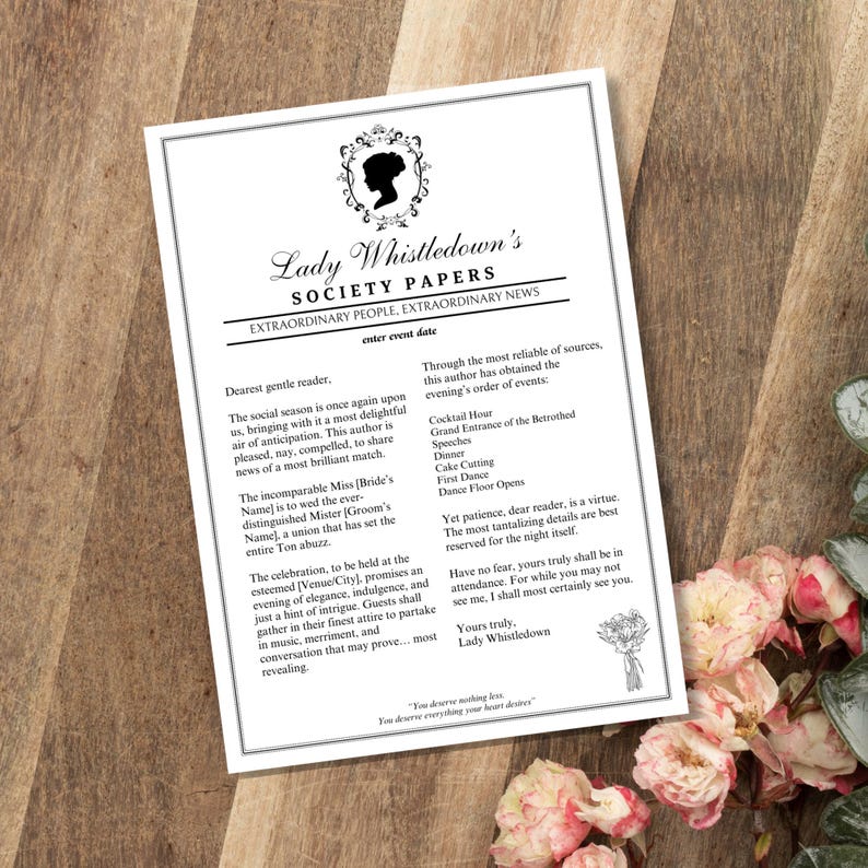 Puede incluir: Una hoja de papel impresa con el t&iacute;tulo "Lady Whistledown's Society Papers" en una fuente decorativa. El texto incluye detalles del evento y un mensaje al lector. El papel est&aacute; rodeado de flores rosas.