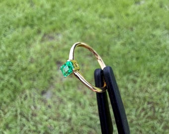 Emerald Ring in 18K Solid Gold – 0.30ct Natural Muzo Emerald – Handmade in Colombia – Size 7