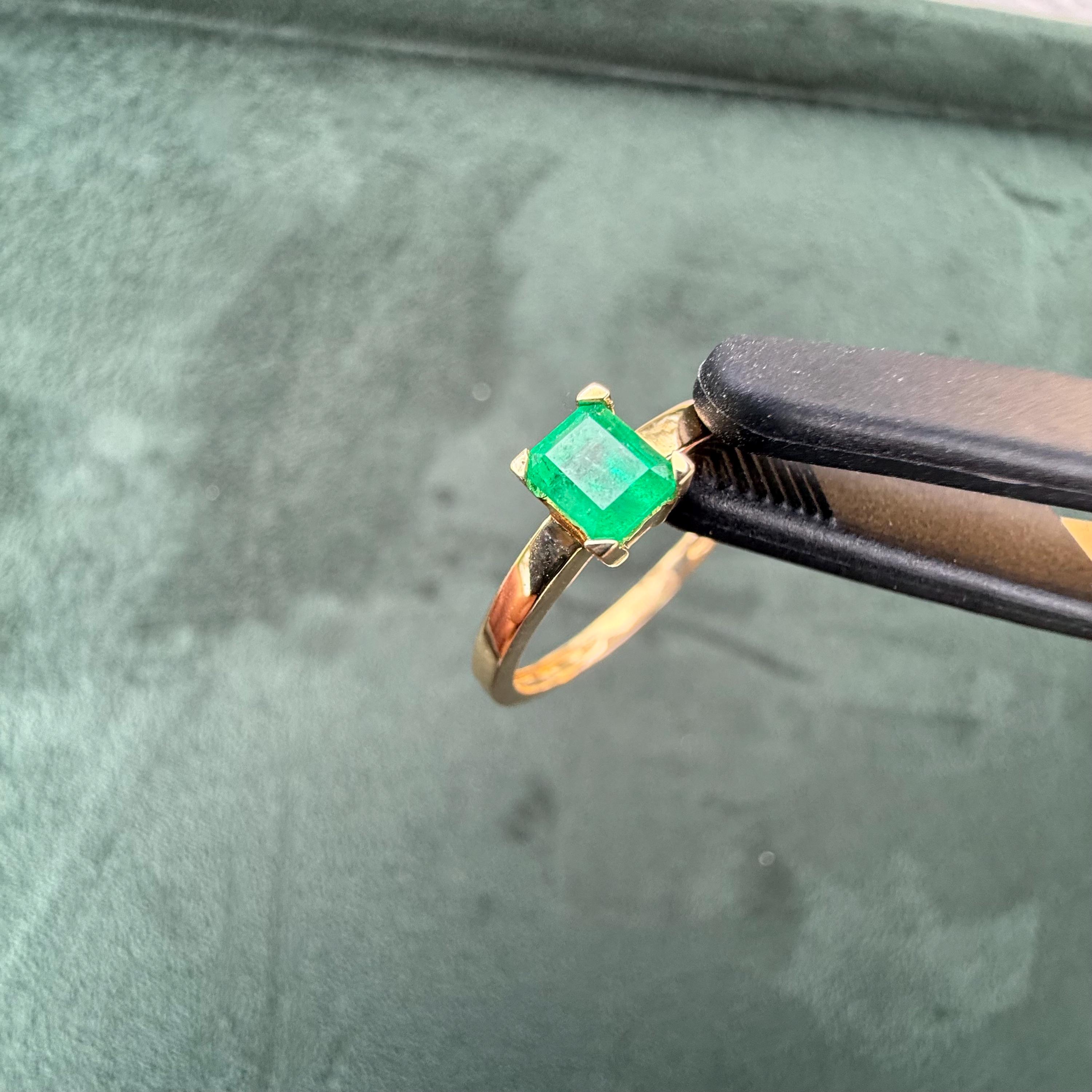 Emerald Ring in 18K Solid Gold – 0.45ct Natural Muzo Emerald – Handmade in Colombia – Size 7